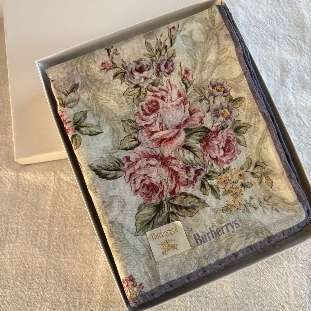 NWT BURBERRY Vintage Floral Scarf - Picture 13 of 13
